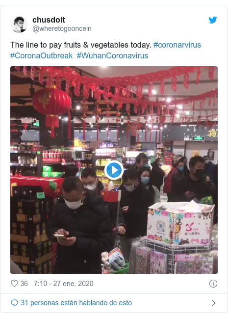 Publicación de Twitter por @wheretogooncein: The line to pay fruits & vegetables today. #coronarvirus #CoronaOutbreak #WuhanCoronavirus 
