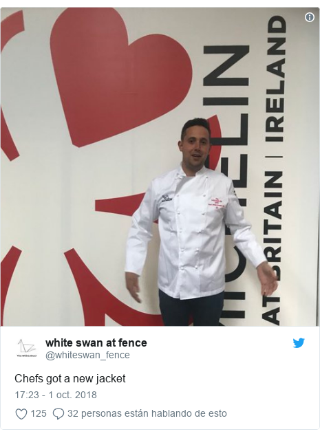 Publicación de Twitter por @whiteswan_fence: Chefs got a new jacket 