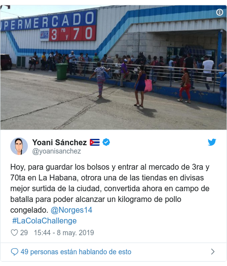 Publicación de Twitter por @yoanisanchez: Hoy, para guardar los bolsos y entrar al mercado de 3ra y 70ta en La Habana, otrora una de las tiendas en divisas mejor surtida de la ciudad, convertida ahora en campo de batalla para poder alcanzar un kilogramo de pollo congelado. @Norges14 #LaColaChallenge 