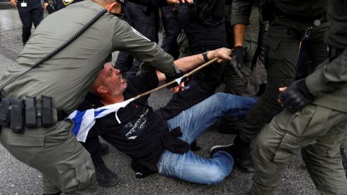 Israeli police arrest an anti-government protester in Tel Aviv, Israel (23 March 2023)