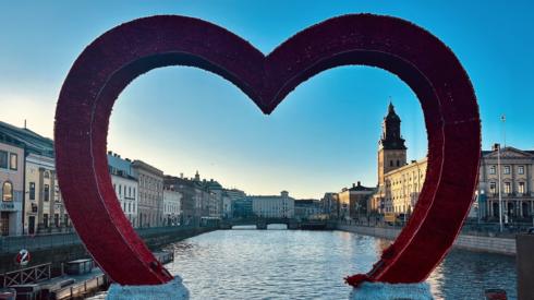 A heart on a bridge over one of Gothenburg's canals
