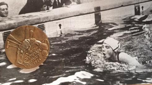 Lucy Morton and her gold medal