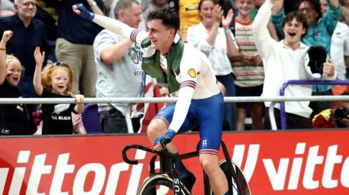 William Tidball timed his sprint perfectly to win gold in the men's scratch race