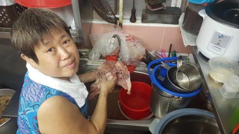 Madam Chew, Melvin's mother