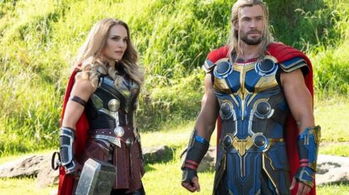 Natalie Portman and Chris Hemsworth in Thor: Love and Thunder