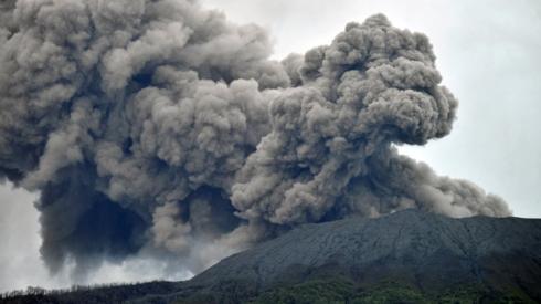 इन्डोनेसियाको मारापी हिमालमा ज्वालामुखी विस्फोट, ११ आरोहीको मृत्यु, १२ बेपत्ता