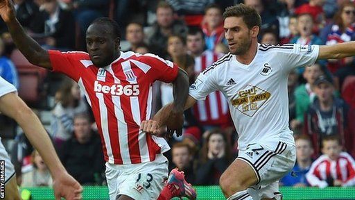A ddylai Victor Moses fod wedi cael cic o'r smotyn yn erbyn Abertawe y penwythnos diwethaf?
