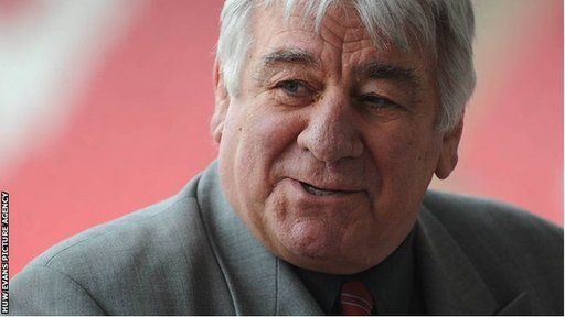 Roedd Stuart Gallacher yn flaenlalw yn y frwydr i warchod buddiannau'r rhanbarthau