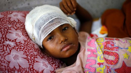 Mahaifiyar wannan yarinya Kalima mai shekara 10, ta ce sojojin Myanmar ne suka soka mata wuka