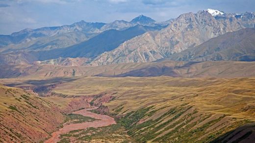 Zona montaÃ±osa en frontera entre Xinjiang y KirguistÃ¡n.