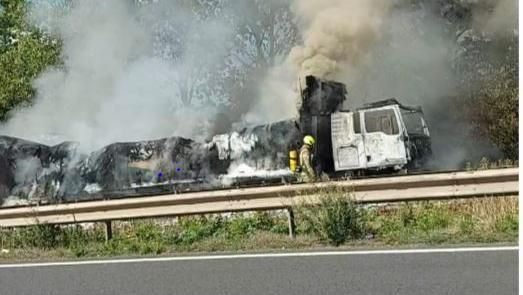 M2 lorry fire Carriageway near Sittingbourne closed BBC News