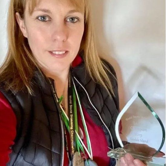 Christina Bowen Bravery with her World Championship trophy from 2019