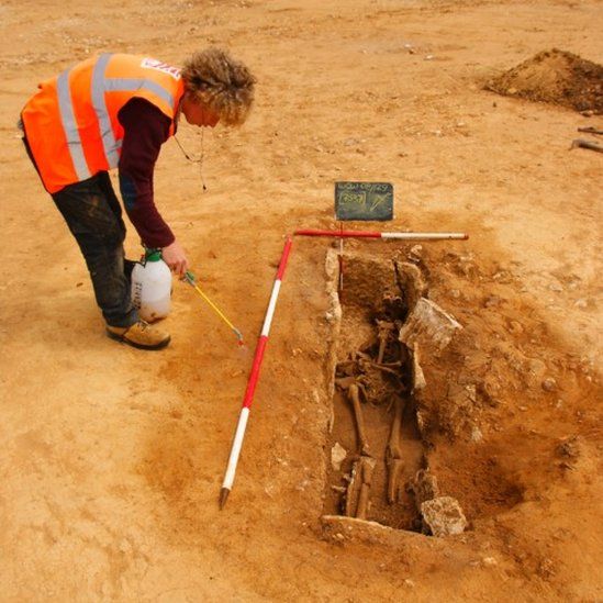 Skeleton of a Roman man unearthed at Woodsford Quarry