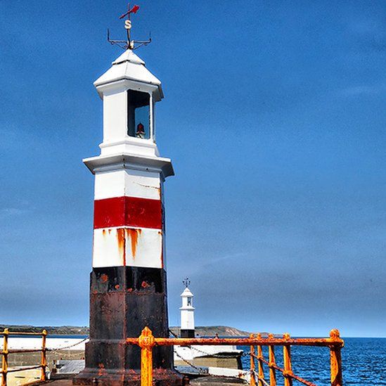 Ramsey lighthouses to be rebuilt costing £100,000 - BBC News