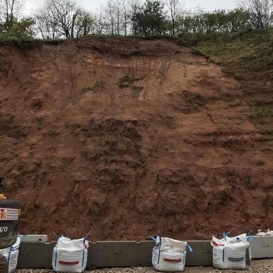 Mansfield mudslide Residents can return after two weeks BBC News