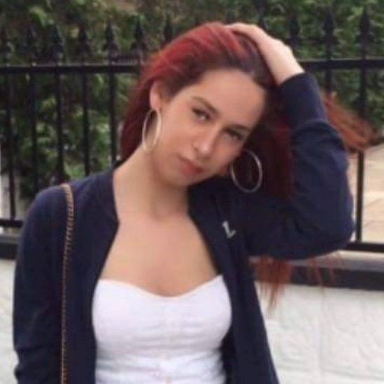 Picture of Sofia Duarte, 21, with red hair