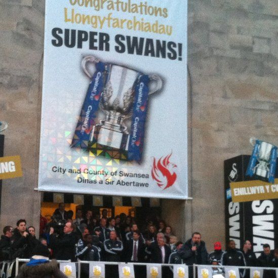 Clwb Pêl Droed Abertawe yn Neuadd Brangwyn