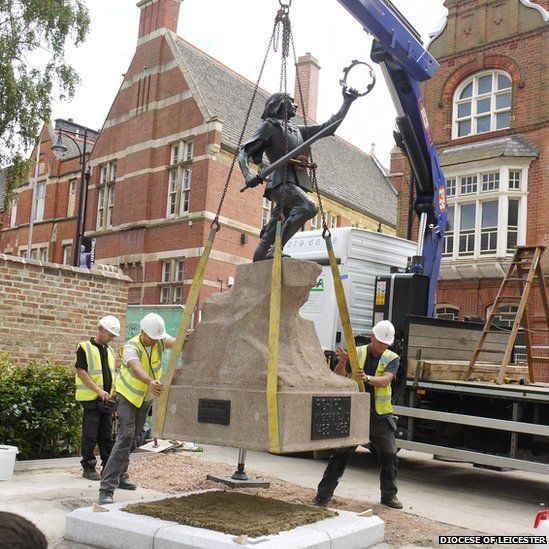Richard III statue move