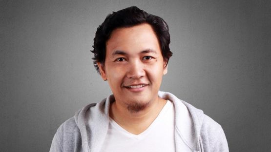 Hombre joven con rasgos asi&aacute;ticos.