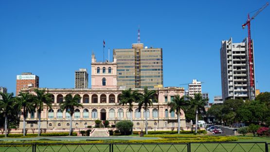 Palacio de los Lopez y One Downtonw en Asuncion