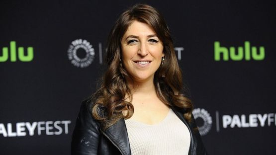 Foto de Mayim Bialik, la actriz que da vida a la neurobióloga Amy Farrah Fowler.