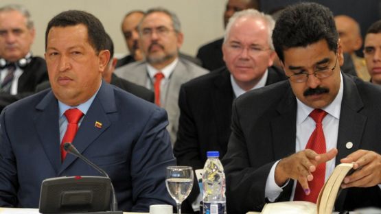 Hugo Chávez y Nicolás Maduro.