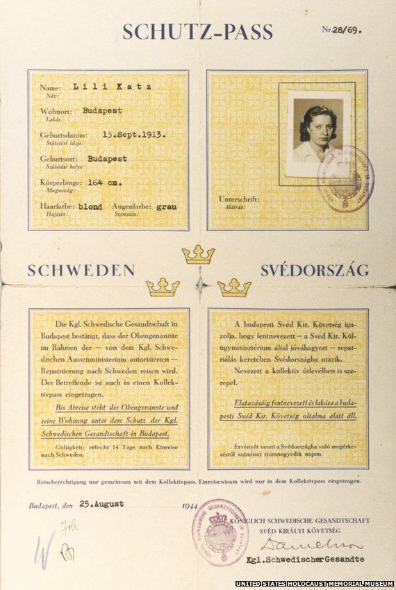 An example of a Schutz-Pass with the letter 'W' for Wallenberg in the bottom left corner