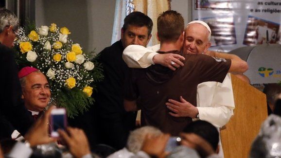 Pope Francis hugs former drug addict in Brazil