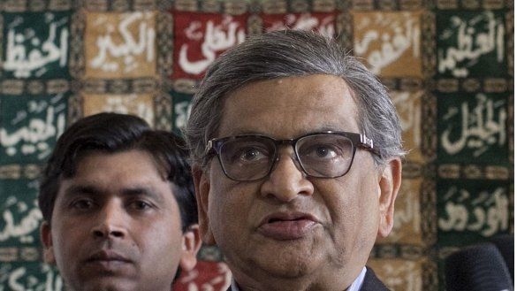 Indian Foreign Minister S.M. Krishna speaks to the media after his arrival at a military base in Rawalpindi near Islamabad September 7, 2012