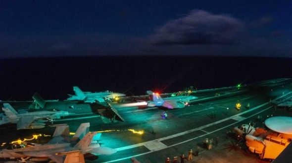 Một buổi bay đêm trên tàu sân bay USS Ronald Reagan