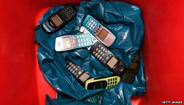  Nokia Mobile 3310 3G - Red - RETIRED : Cell Phones & Accessories