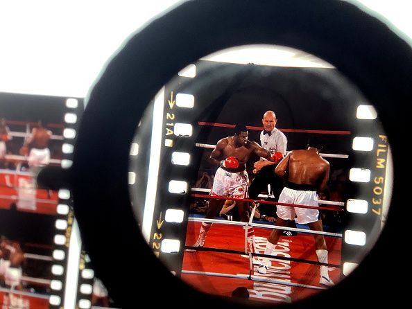 Larry Holmes fights Tim Witherspoon in 1983