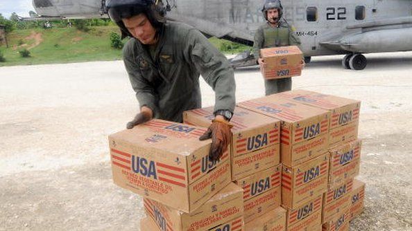Marines offloading USAID supplies in Haiti, 2008