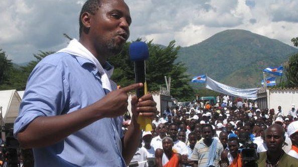 MSD leader Alexis Sinduhije addressing a crowd in Burundi on 11 April 2010