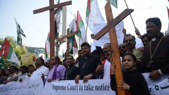 Pakistani Christians protest against the attack on the homes of Christians by Muslim demonstrators in Karachi (file picture)