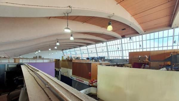 Ribbed roof structure and curtain wall glazing of Bury Indoor Market