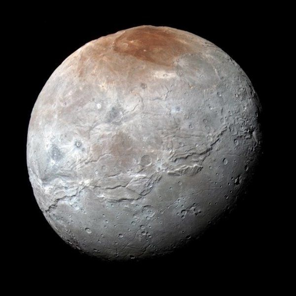 Resuelven el misterio de Mordor, la enorme mancha roja en la mayor luna de Plutón