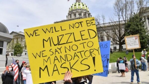 反对戴口罩的人认为这侵犯了他们的权利和公民自由。