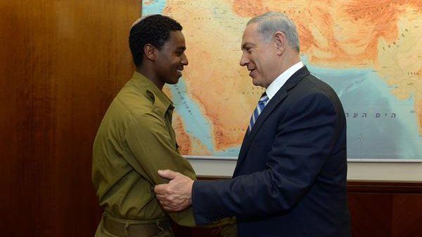 Damas Pakedeh (left) with Benjamin Netanyahu (04/05/15)