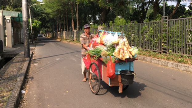 Pedagang Asongan Antara Kewirausahaan Dan Keterpaksaan Bbc News