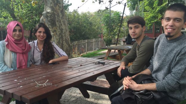 1 Kasım: Gençler nasıl bir ülke hayal ediyor? - BBC News Türkçe