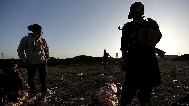 В районе сирийского Алеппо сбит военный самолет - BBC News ...