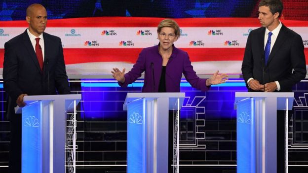 بتو اورورک، الیزابت وارن و کوری بوکر در جریان مناظره چهارشنبه شب