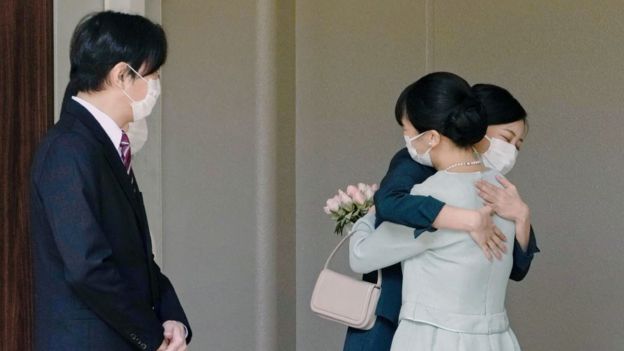 Japan S Princess Mako Finally Marries Commoner Boyfriend Kei Komuro Bbc News