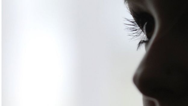 மோசமாக தாக்கப்பட்ட யுவதி - வைரலாக பரவிய காணொளி