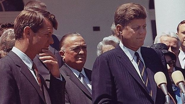 John F Kennedy (à dir.) com Robert F Kennedy