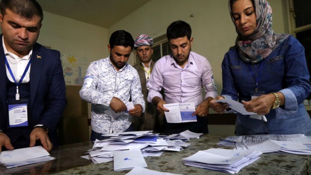 Electoral officials in Irbil count ballots after the end of an independence referendum in Iraq's Kurdistan Region (25 September 2017)