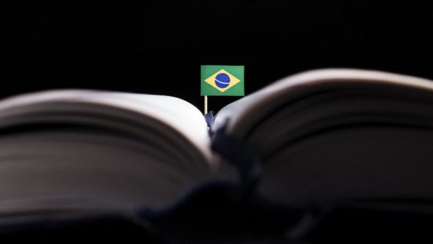 Bandeira do Brasil em livro