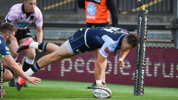 Jason Harries' acrobatic effort claimed Cardiff Blues' first try