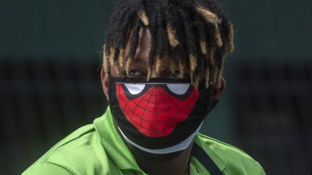 Les masques, les gants et les kits de protections peuvent aider à stopper la propagation du Covid-19